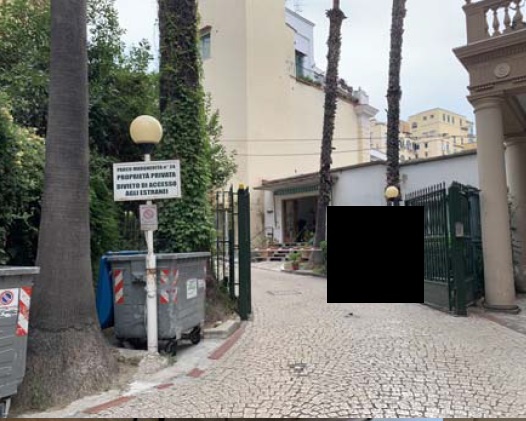 appartamento in vendita a Napoli in zona Chiaia