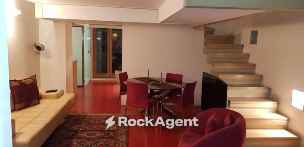 appartamento in vendita a Napoli in zona Chiaia