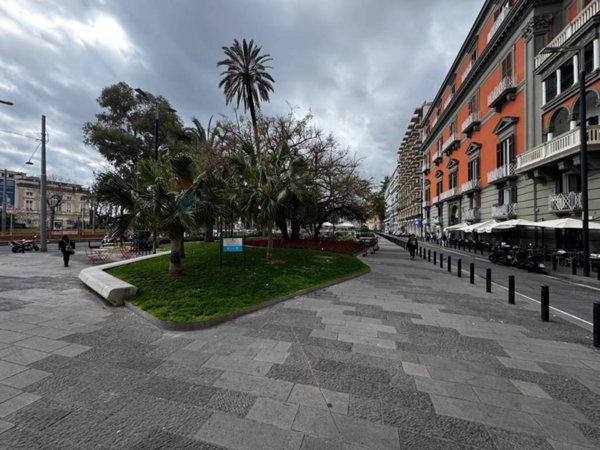negozio in vendita a Napoli in zona Chiaia