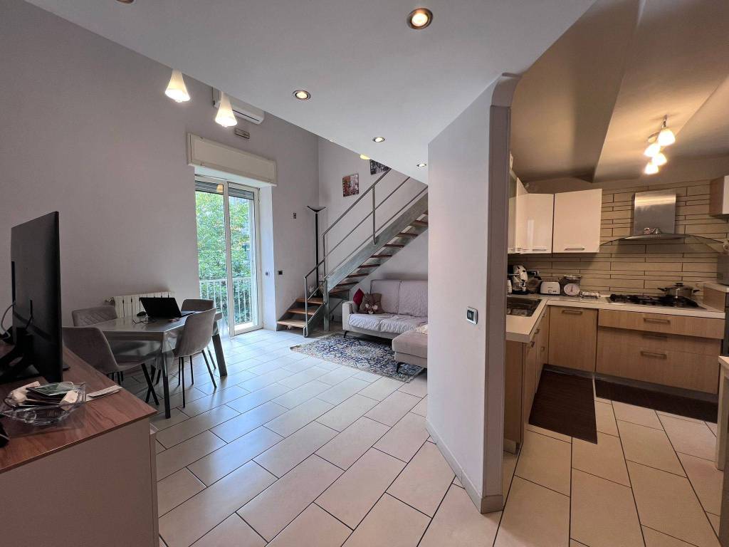 appartamento in vendita a Napoli in zona Stella