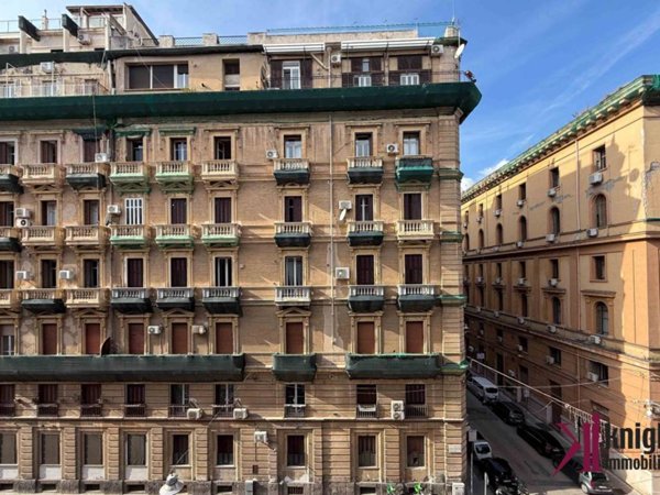 appartamento in vendita a Napoli in zona Chiaia