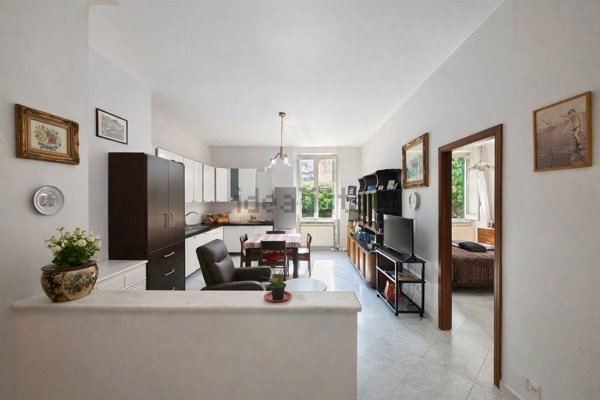 appartamento in vendita a Napoli in zona Chiaia