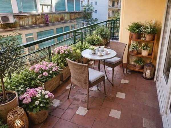 appartamento in vendita a Napoli in zona Chiaia