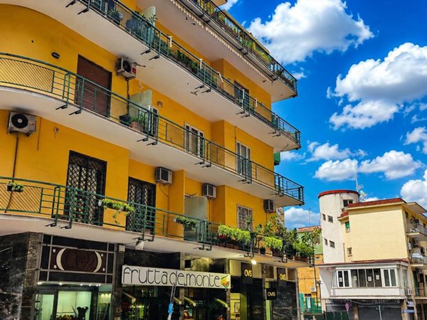 appartamento in vendita a Napoli in zona Chiaia