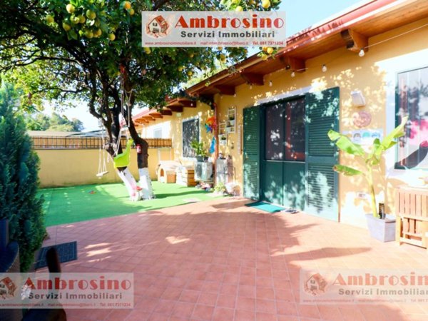casa indipendente in vendita a Napoli in zona Capodichino