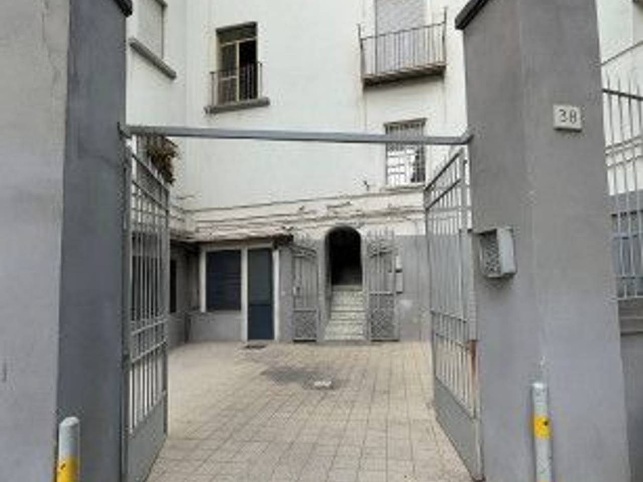 appartamento in vendita a Napoli in zona Chiaia