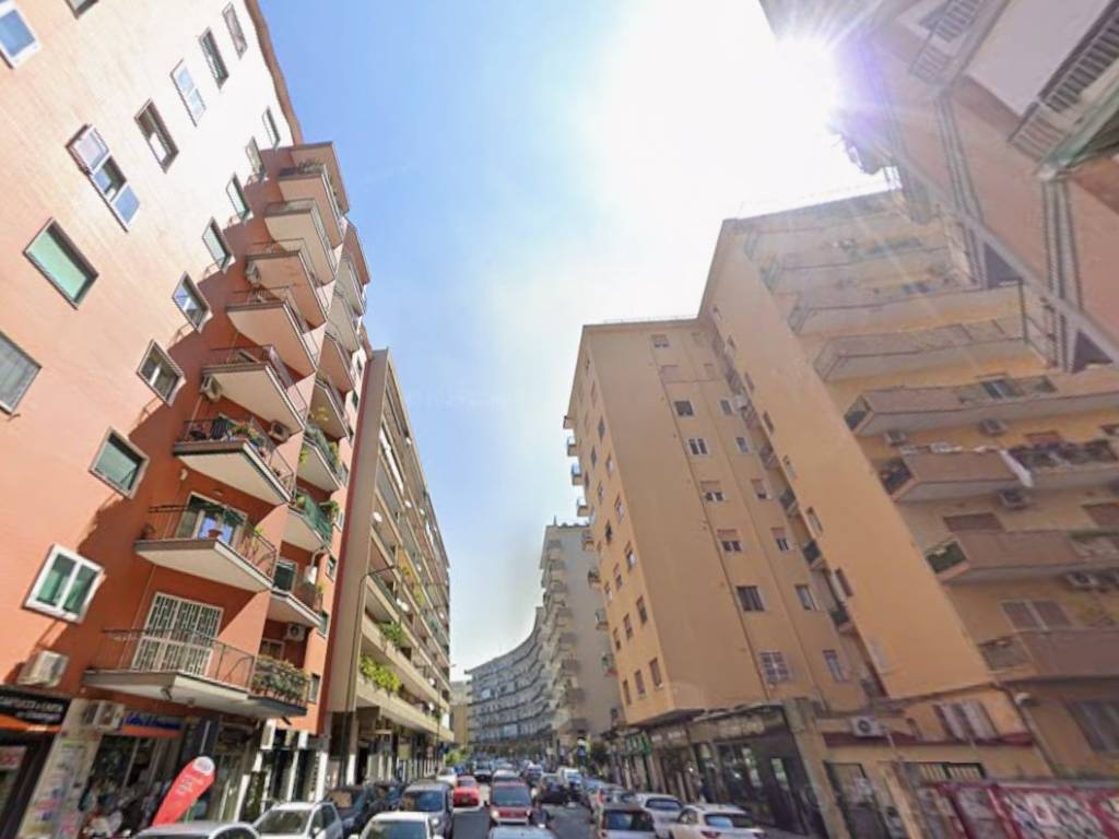 negozio in vendita a Napoli in zona Vomero