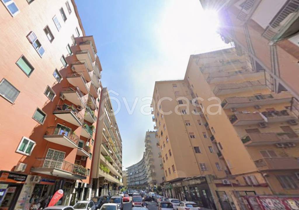 negozio in vendita a Napoli in zona Vomero