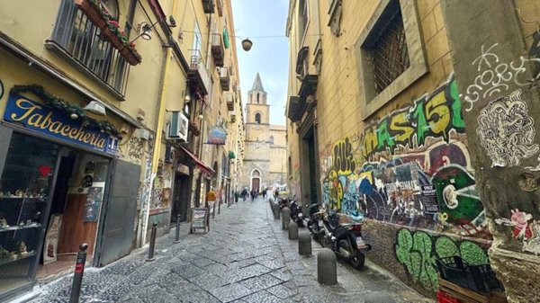 appartamento in vendita a Napoli in zona San Lorenzo