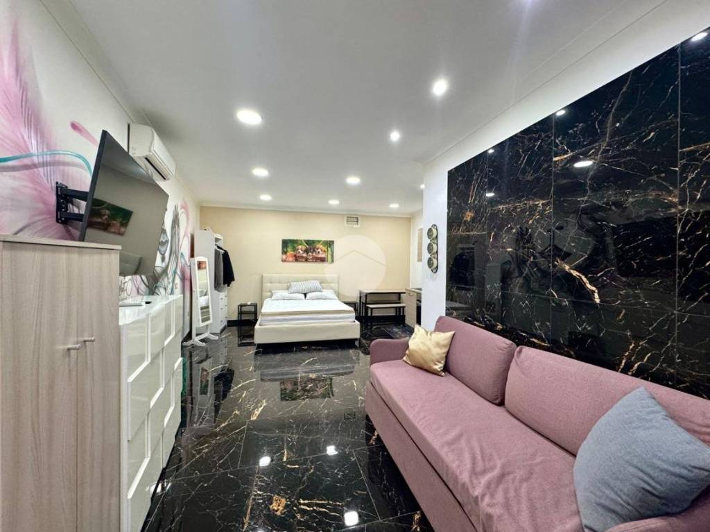 appartamento in vendita a Napoli in zona Stella