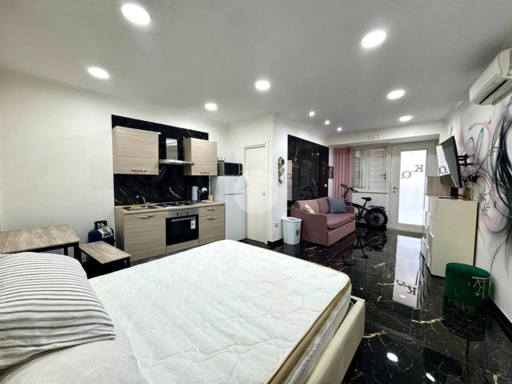 appartamento in vendita a Napoli in zona Stella