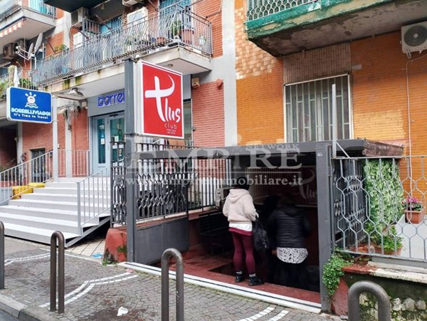 negozio in vendita a Napoli in zona Pianura
