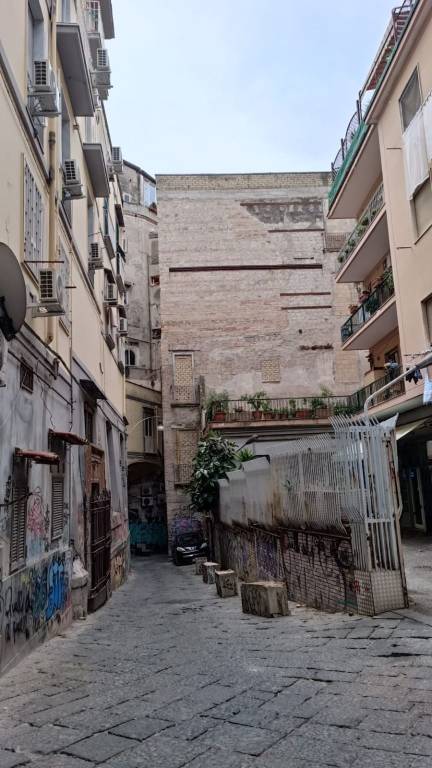 intera palazzina in vendita a Napoli in zona Pendino / San Giuseppe