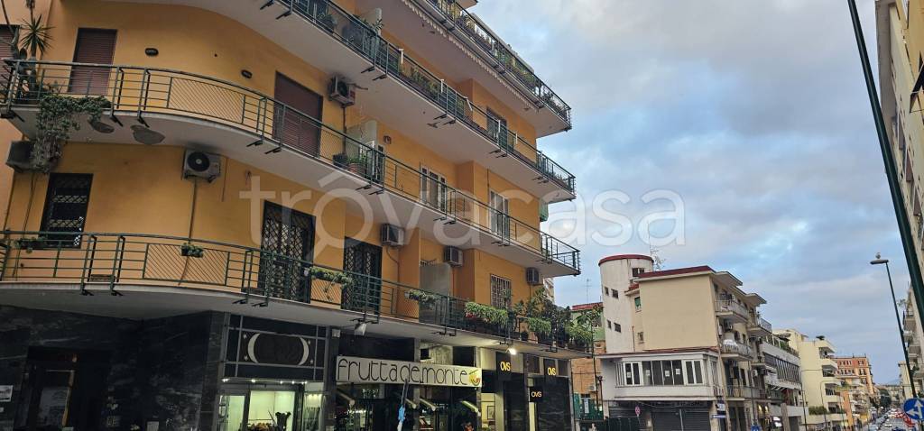 appartamento in vendita a Napoli in zona Chiaia