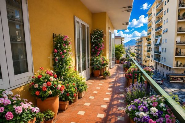 appartamento in vendita a Napoli in zona Chiaia