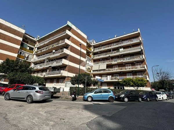 appartamento in vendita a Napoli in zona Bagnoli