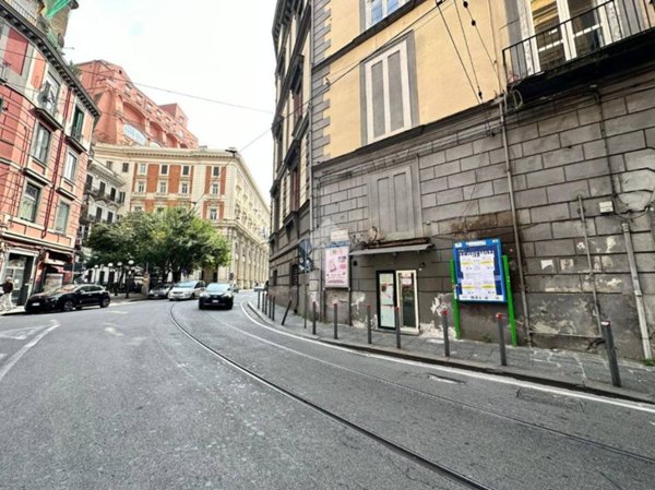 negozio in vendita a Napoli in zona Chiaia