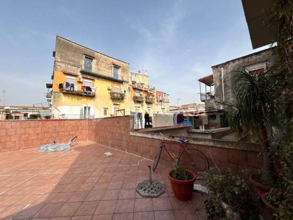 appartamento in vendita a Napoli in zona Stella