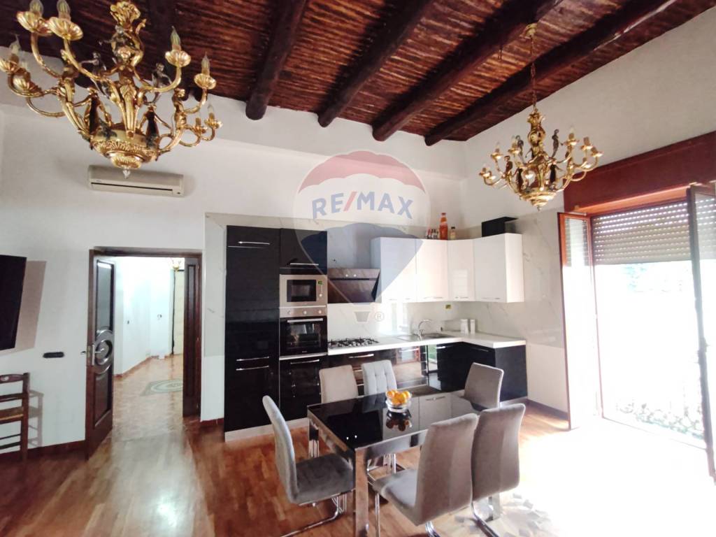 appartamento in vendita a Napoli in zona Pendino / San Giuseppe