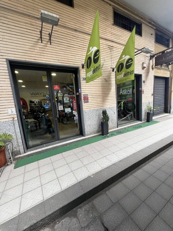 locale commerciale in vendita a Napoli