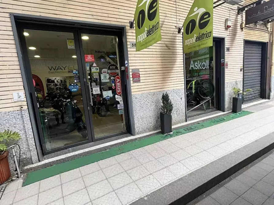 locale commerciale in vendita a Napoli