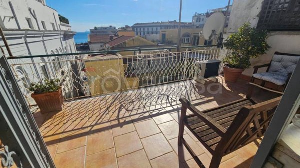 appartamento in vendita a Napoli in zona Chiaia