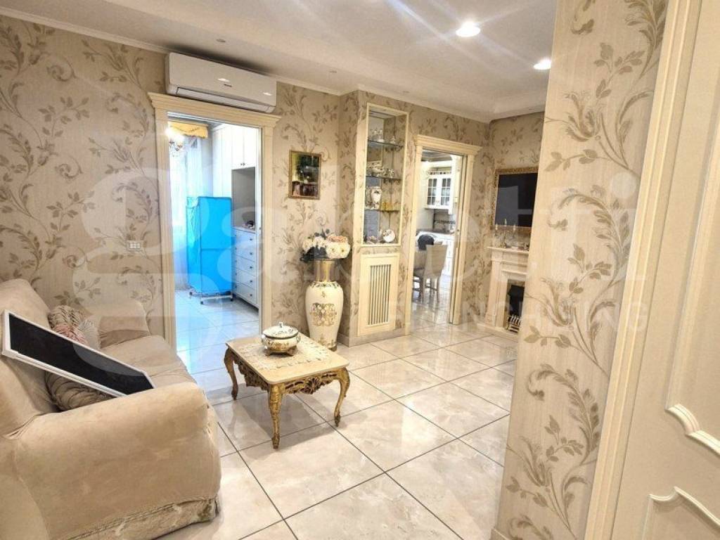 appartamento in vendita a Napoli in zona Avvocata