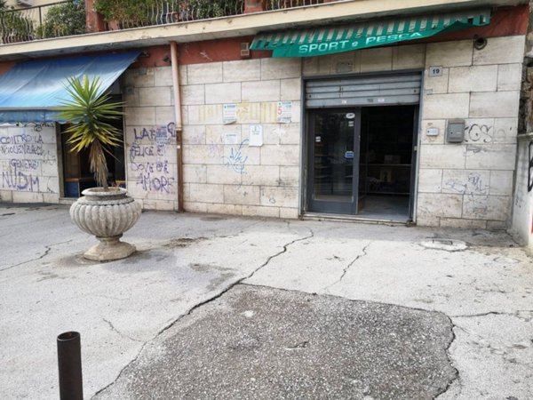 negozio in vendita a Napoli in zona Bagnoli