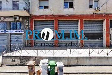 negozio in vendita a Napoli in zona Barra