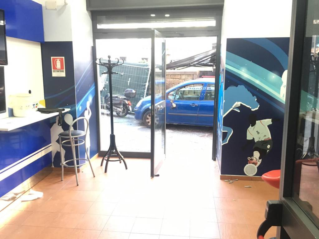 negozio in vendita a Napoli in zona Chiaia
