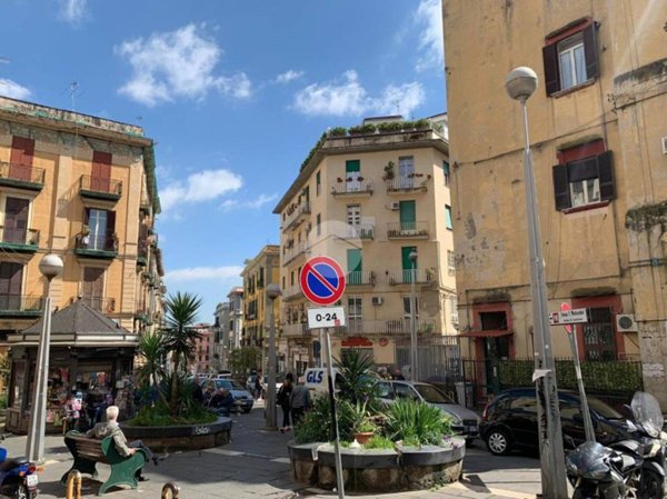 negozio in vendita a Napoli in zona Stella