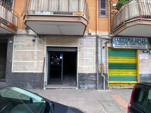 negozio in vendita a Napoli in zona Secondigliano