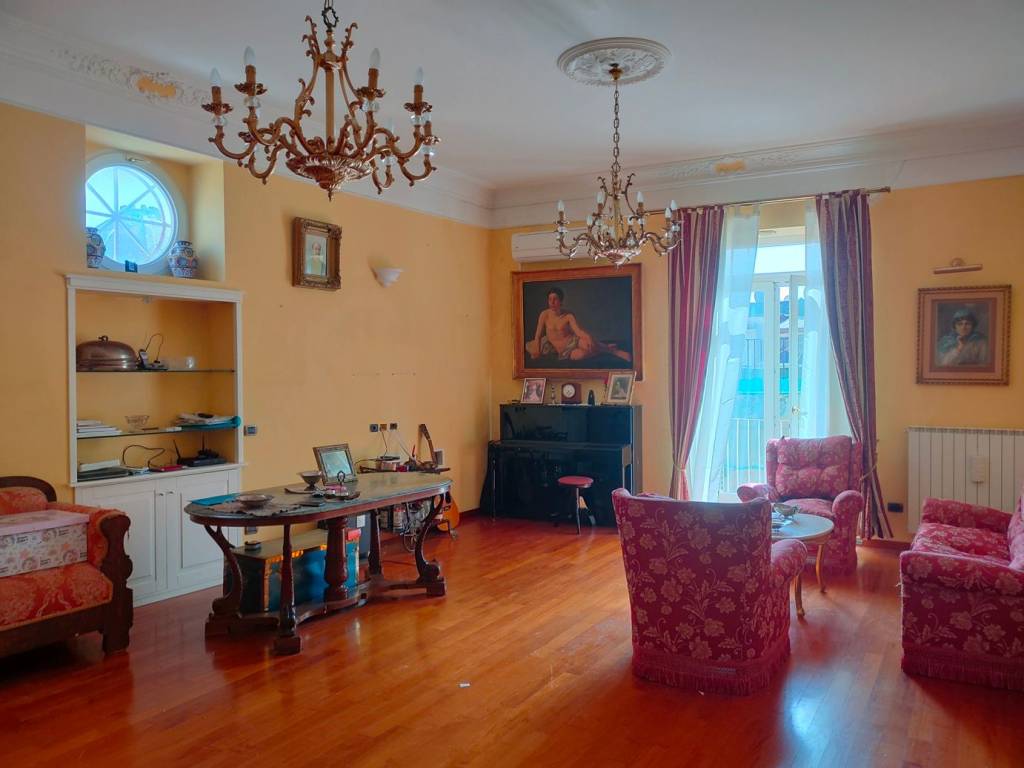 appartamento in vendita a Napoli in zona San Lorenzo