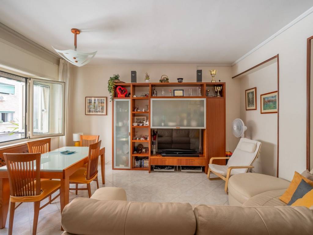 appartamento in vendita a Napoli in zona Bagnoli