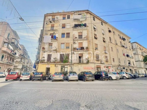 locale commerciale in vendita a Napoli in zona Mercato