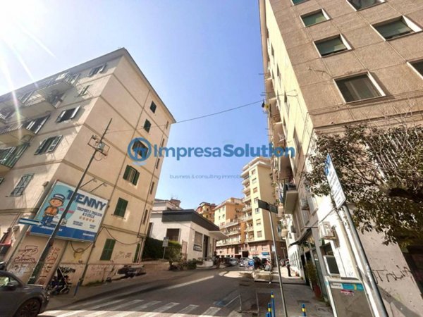 negozio in vendita a Napoli in zona Arenella