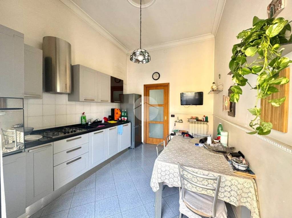appartamento in vendita a Napoli in zona Stella