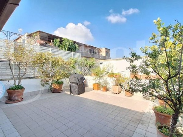 appartamento in vendita a Napoli in zona Stella