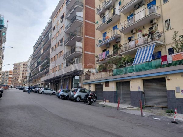 locale commerciale in vendita a Napoli in zona Vomero