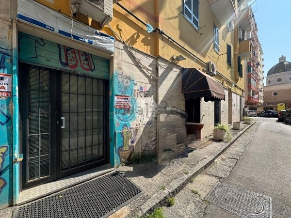negozio in vendita a Napoli in zona Fuorigrotta