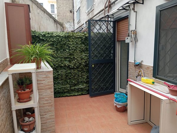 appartamento in vendita a Napoli in zona San Carlo all'Arena