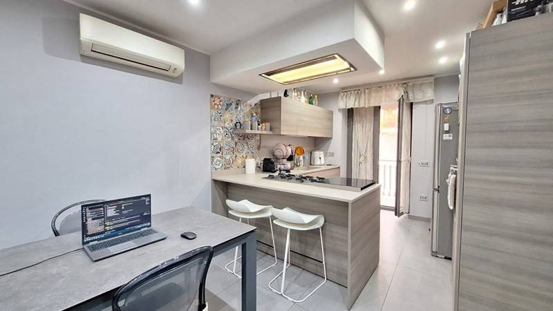 appartamento in vendita a Napoli in zona Pendino / San Giuseppe