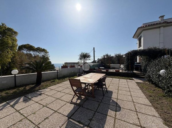 appartamento in vendita a Napoli in zona Posillipo
