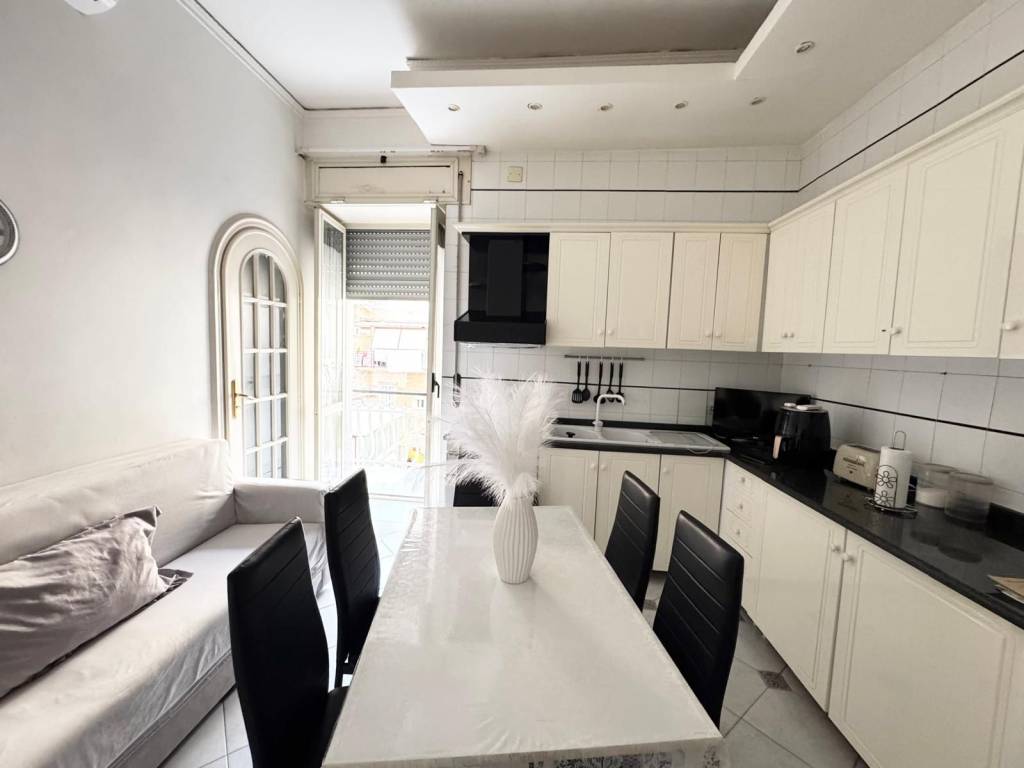 appartamento in vendita a Napoli in zona Mercato