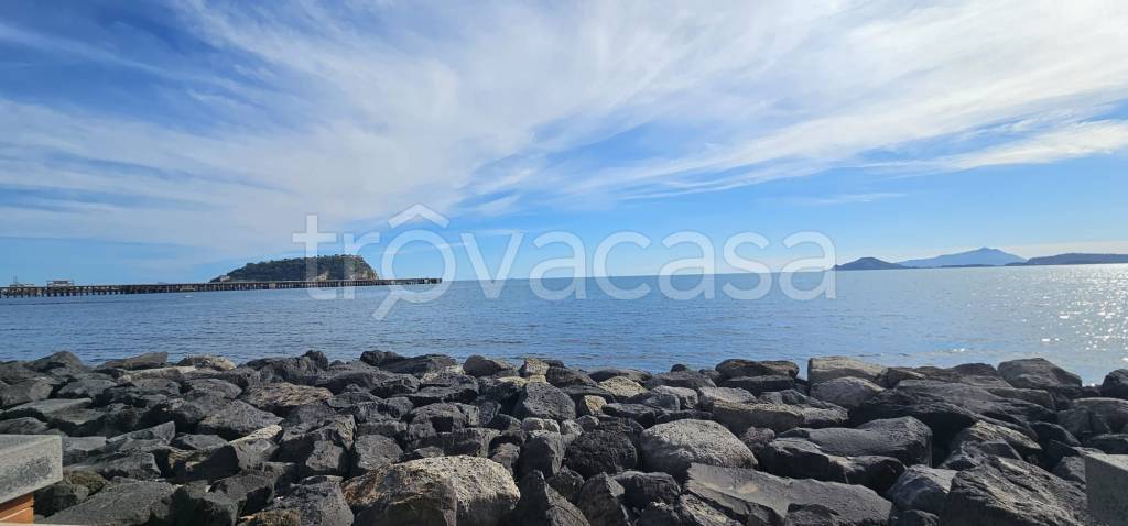 appartamento in vendita a Napoli in zona Bagnoli