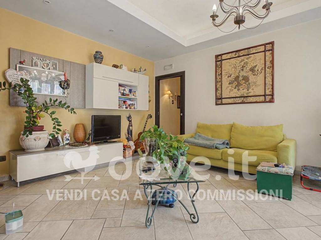 appartamento in vendita a Napoli in zona Chiaia