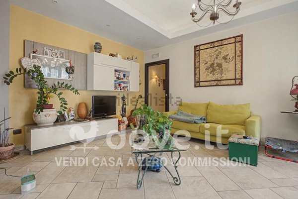 appartamento in vendita a Napoli in zona Chiaia