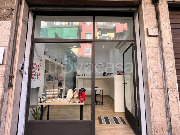 negozio in vendita a Napoli in zona Secondigliano