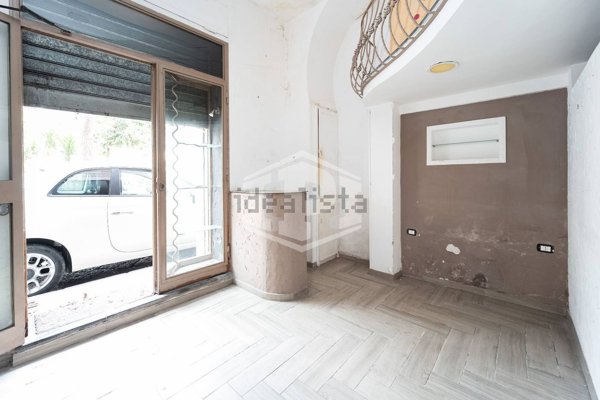 locale commerciale in vendita a Napoli in zona San Lorenzo