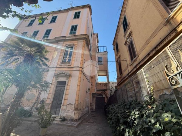 appartamento in vendita a Napoli in zona Barra